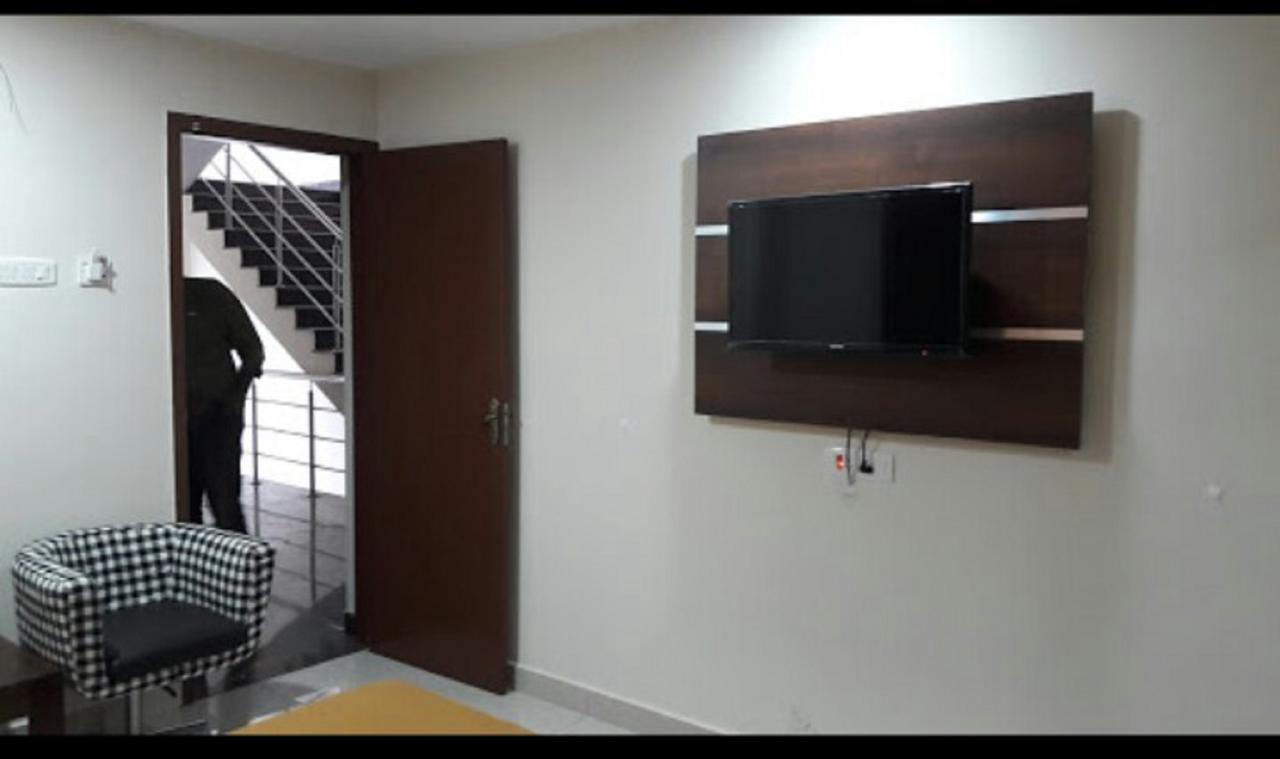 Hotel Gowri Sankar Ambāsamudram Dış mekan fotoğraf