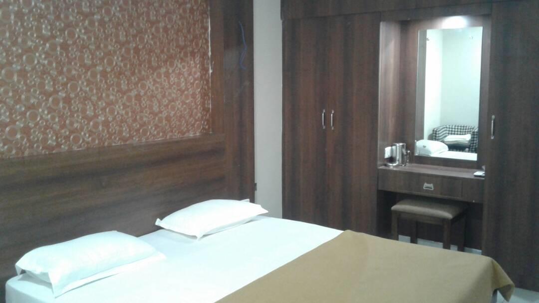Hotel Gowri Sankar Ambāsamudram Dış mekan fotoğraf