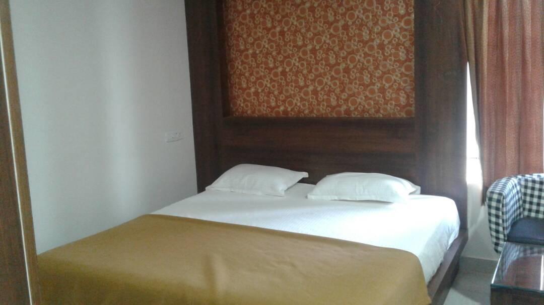 Hotel Gowri Sankar Ambāsamudram Dış mekan fotoğraf